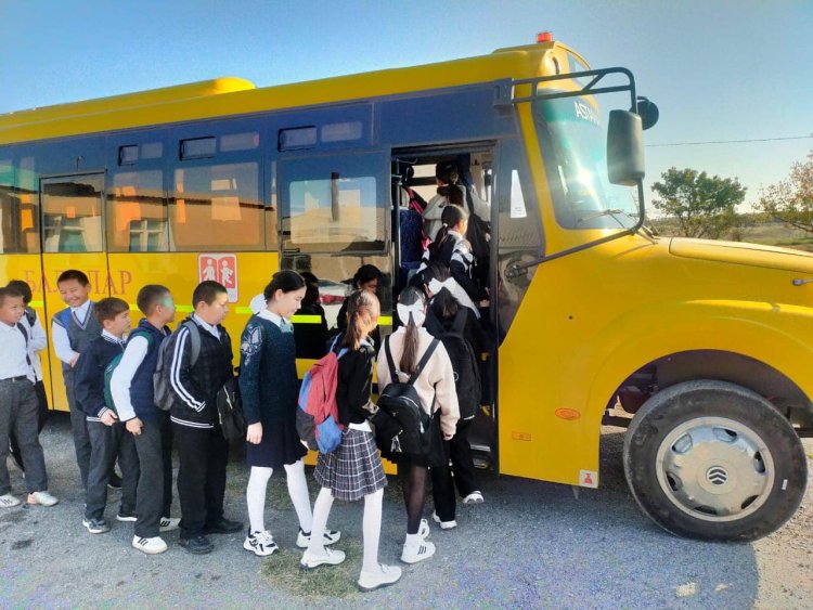 Түркістан: Сайрамда 1500-ден астам оқушы мектепке жаңа автобуспен тегін қатынайды